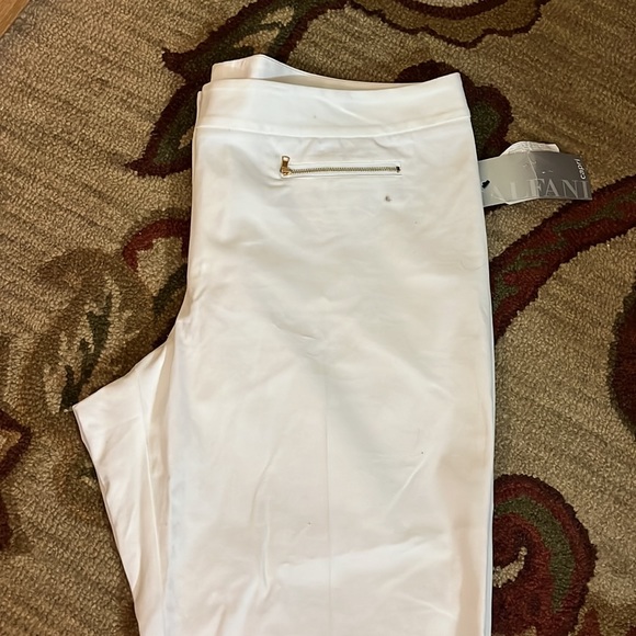 ALFANTI Size 22W Stretchy Crop Clamdigger White Gold Hardware Zip Pocket $79NEW - Picture 11 of 12